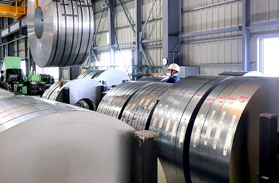 株式会社KMC 中部工場 作業風景