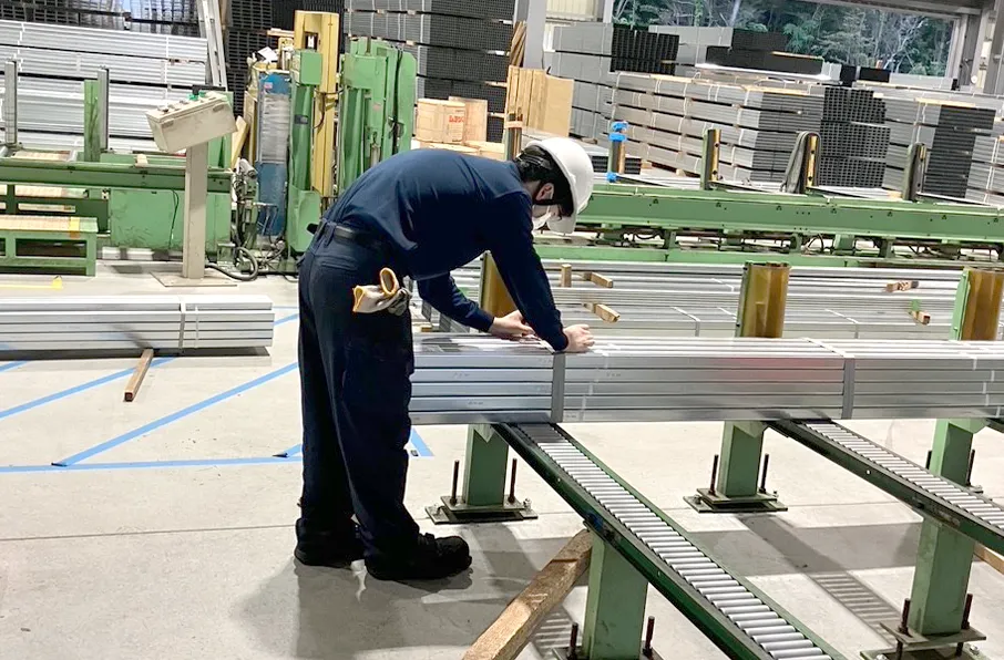 株式会社KMC 中部工場 作業風景